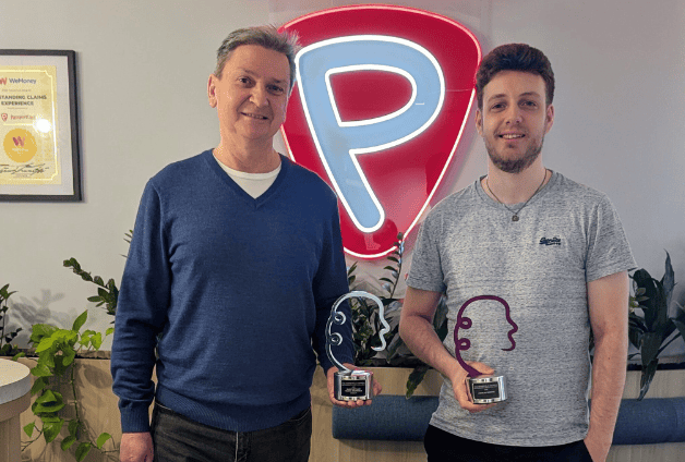 PassportCard CEO Peter Klemt with Mansfield purple award winner Lachlan Herring